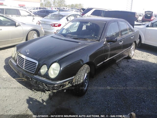 WDBJF70F7WA623715 - 1998 MERCEDES-BENZ E 430 BLACK photo 2