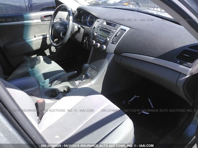 5NPET4ACXAH656899 - 2010 HYUNDAI SONATA GLS ნაცრისფერი ფოტო 5