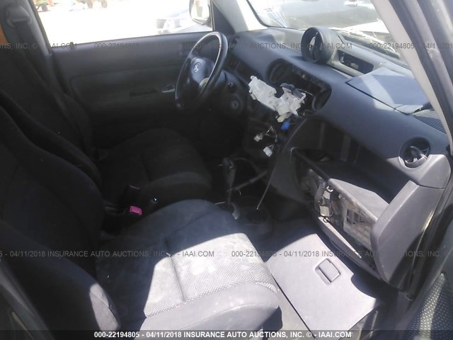 JTLKT324750192305 - 2005 TOYOTA SCION XB BLACK photo 5