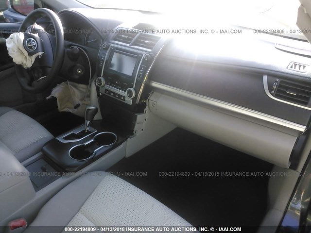 4T4BF1FK5ER364163 - 2014 TOYOTA CAMRY L/SE/LE/XLE 灰色 照片 5