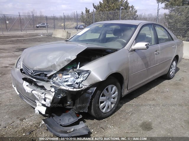 JTDBE30K663061230 - 2006 TOYOTA CAMRY LE/XLE GOLD photo 2