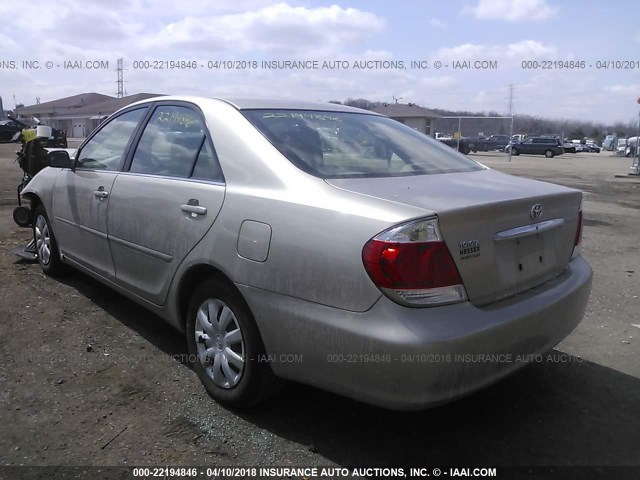 JTDBE30K663061230 - 2006 TOYOTA CAMRY LE/XLE GOLD photo 3