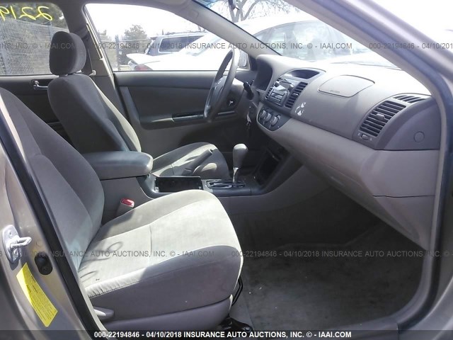 JTDBE30K663061230 - 2006 TOYOTA CAMRY LE/XLE ذهبي صورة 5