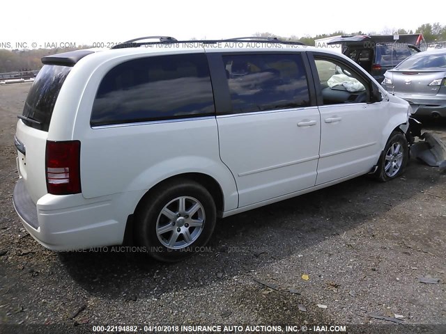 2A8HR54P28R610585 - 2008 CHRYSLER TOWN & COUNTRY TOURING WHITE photo 4