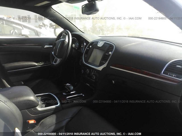 2C3CCAAG1DH731595 - 2013 CHRYSLER 300 WHITE photo 5