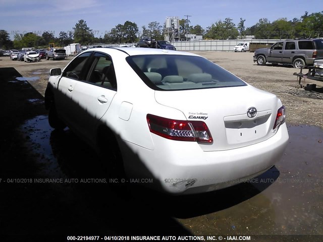 4T1BF3EK3BU718250 - 2011 TOYOTA CAMRY SE/LE/XLE WHITE photo 3
