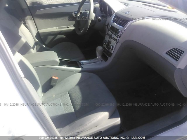 1G1ZB5E19BF380318 - 2011 CHEVROLET MALIBU LS WHITE photo 5