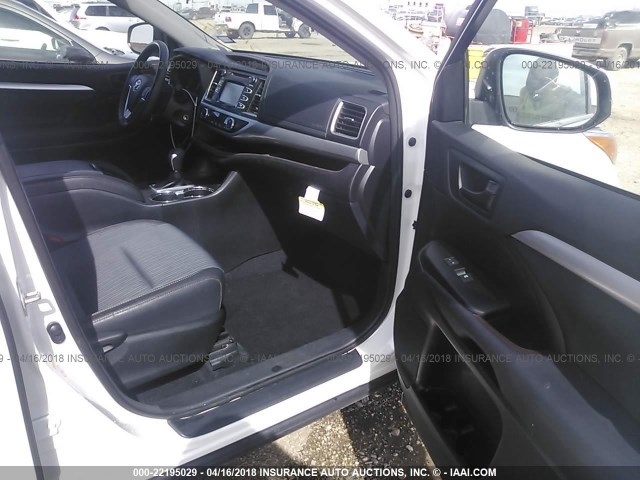 5TDZKRFH8FS077725 - 2015 TOYOTA HIGHLANDER LE/LE PLUS WHITE photo 5