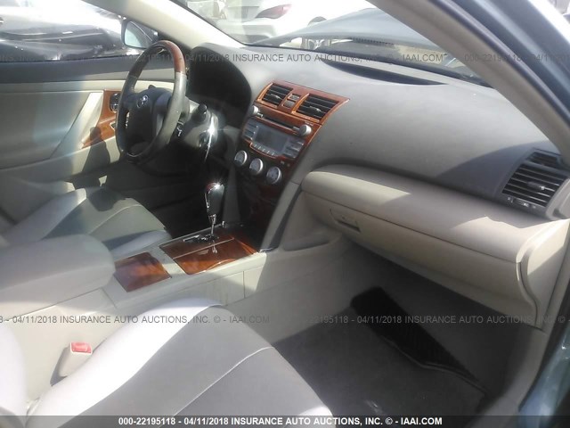 4T1BF3EK6AU568567 - 2010 TOYOTA CAMRY SE/LE/XLE Light Blue photo 5