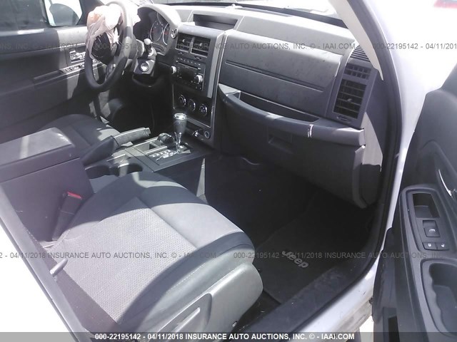 1J4PN2GK2BW591462 - 2011 JEEP LIBERTY SPORT 白色 照片 5