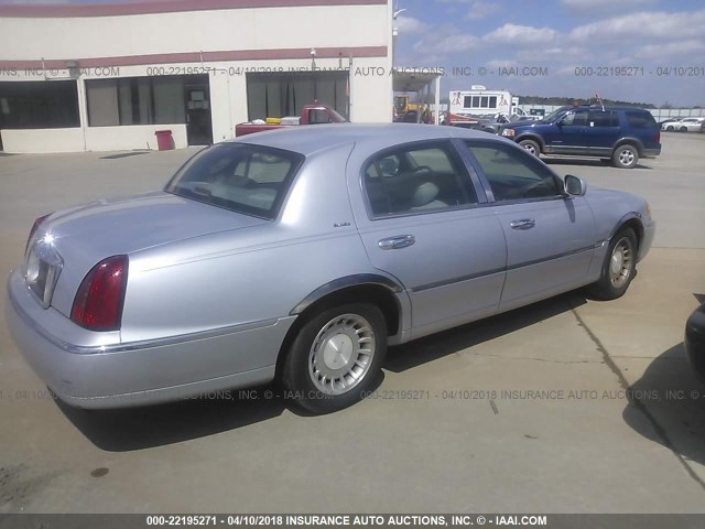 1LNHM81WX2Y639477 - 2002 LINCOLN TOWN CAR EXECUTIVE Серебристый фото 4