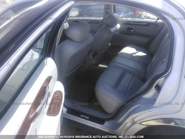 1LNHM81WX2Y639477 - 2002 LINCOLN TOWN CAR EXECUTIVE Серебристый фото 8