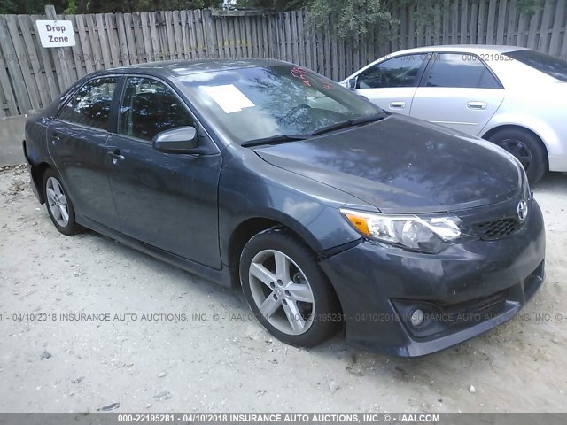 4T1BF1FK3EU755936 - 2014 TOYOTA CAMRY L/SE/LE/XLE 灰色 照片 1
