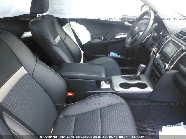 4T1BF1FK3EU755936 - 2014 TOYOTA CAMRY L/SE/LE/XLE 灰色 照片 5