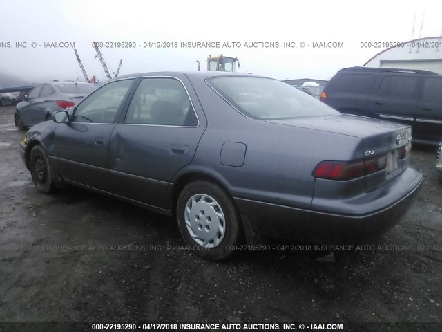 JT2BG22K3W0159109 - 1998 TOYOTA CAMRY CE/LE/XLE 灰色 照片 3