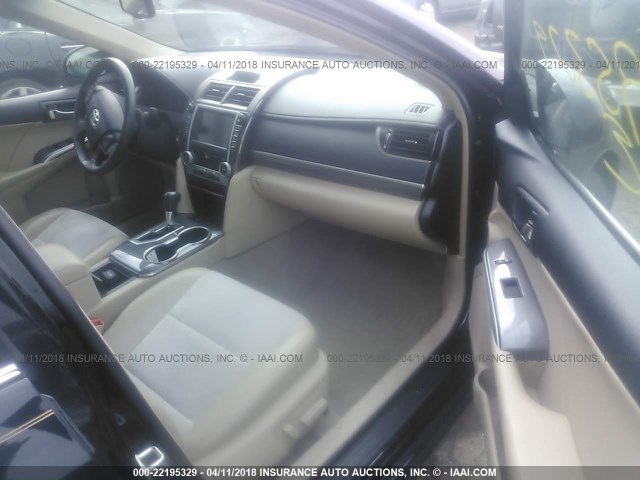 4T1BD1FK5CU051840 - 2012 TOYOTA CAMRY HYBRID/LE/XLE 黑色 照片 5