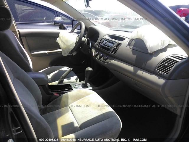 4T1BE32K94U843800 - 2004 TOYOTA CAMRY LE/XLE/SE იასამნისფერი ფოტო 5