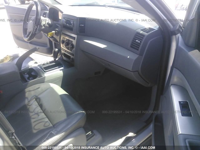 1J8HS48N85C539145 - 2005 JEEP GRAND CHEROKEE LAREDO/COLUMBIA/FREEDOM 银色 照片 5