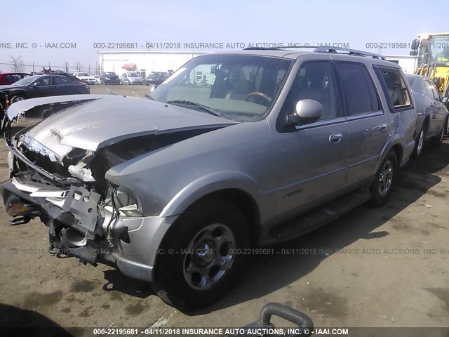 5LMFU28A6YLJ34652 - 2000 LINCOLN NAVIGATOR GOLD photo 2