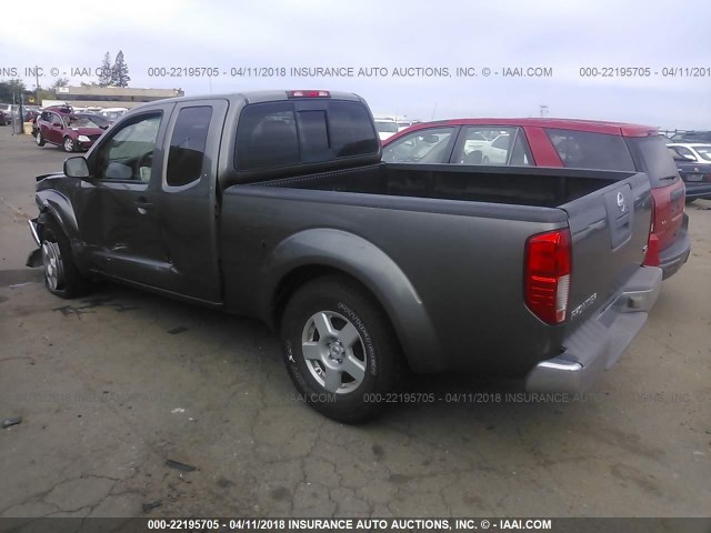 1N6AD06U98C442785 - 2008 NISSAN FRONTIER KING CAB LE/SE/OFF ROAD GRAY photo 3