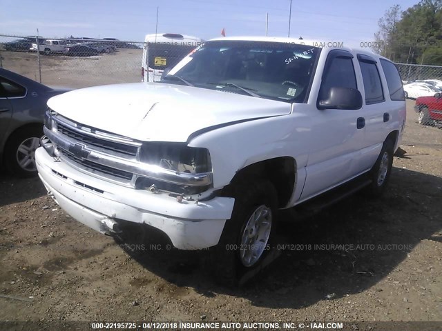 1GNEC13Z42R129281 - 2002 CHEVROLET TAHOE C1500 WHITE photo 2