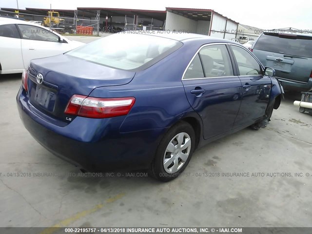 4T1BE46K98U240965 - 2008 TOYOTA CAMRY CE/LE/XLE/SE BLUE photo 4