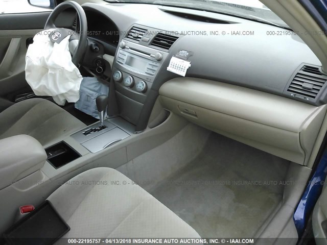 4T1BE46K98U240965 - 2008 TOYOTA CAMRY CE/LE/XLE/SE BLUE photo 5