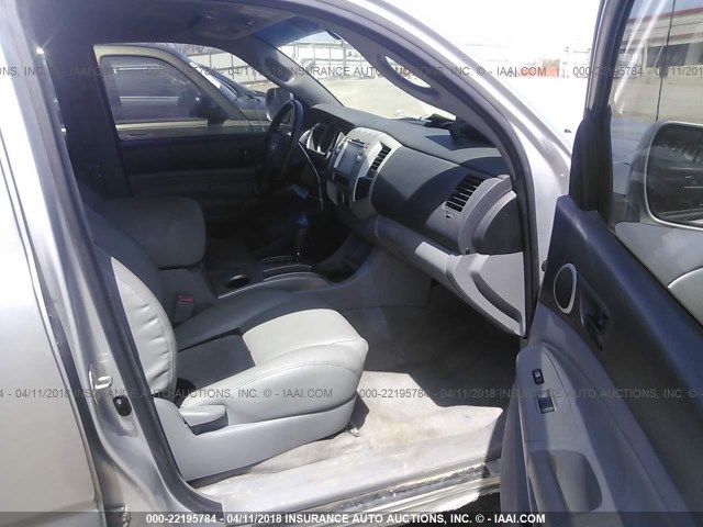 3TMLU42N36M004258 - 2006 TOYOTA TACOMA DOUBLE CAB ვერცხლისფერი ფოტო 5