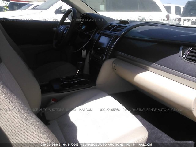 4T4BF1FK0ER382831 - 2014 TOYOTA CAMRY L/SE/LE/XLE ოქროსფერი ფოტო 5