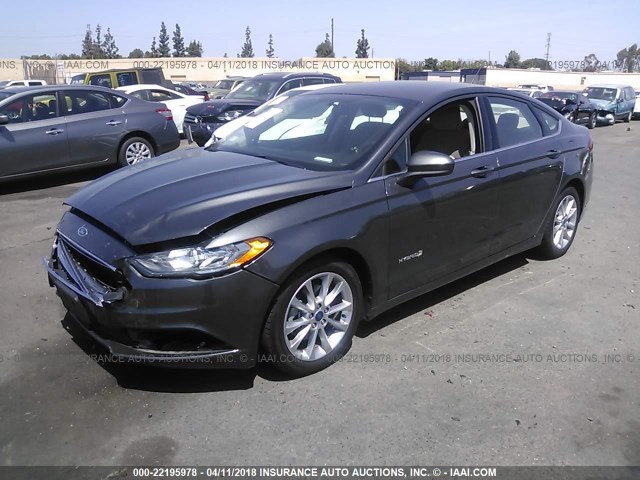 3FA6P0LU8HR217964 - 2017 FORD FUSION SE HYBRID GRAY photo 2