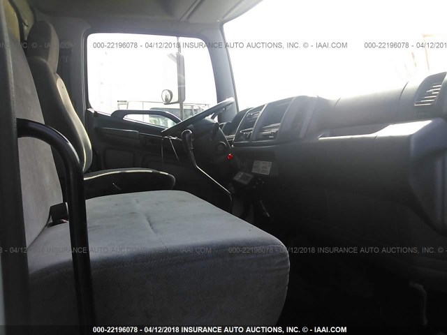 5PVNE8JT572S50881 - 2007 HINO 268  WHITE photo 5