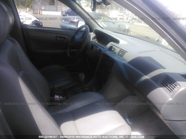 4T1BF28K11U959213 - 2001 TOYOTA CAMRY LE/XLE TURQUOISE photo 5