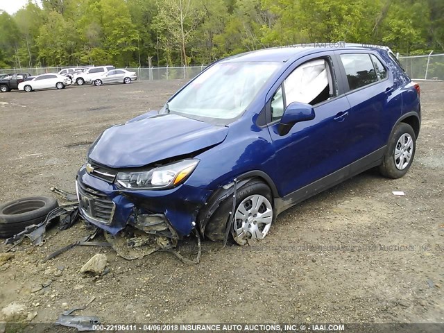 3GNCJKSB8HL160119 - 2017 CHEVROLET TRAX LS BLUE photo 2