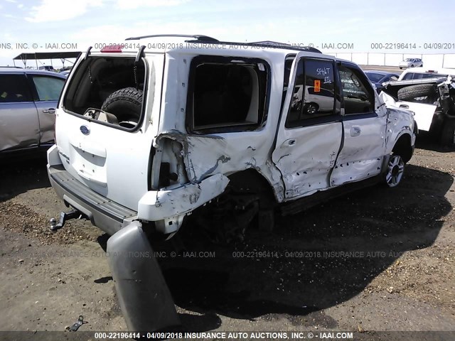 1FMRU15W83LC14733 - 2003 FORD EXPEDITION XLT WHITE photo 4