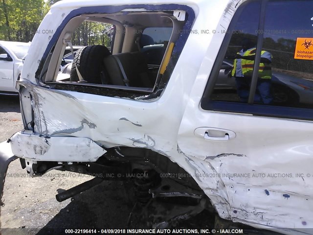 1FMRU15W83LC14733 - 2003 FORD EXPEDITION XLT WHITE photo 6