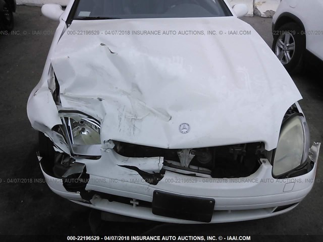 WDBKK47FXWF071246 - 1998 MERCEDES-BENZ SLK 230 KOMPRESSOR WHITE photo 6