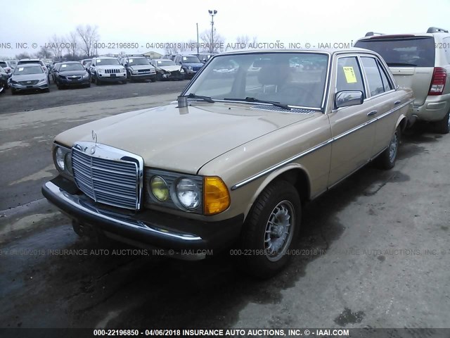 WDBAB33AXCB005184 - 1982 MERCEDES-BENZ 300 DT GOLD photo 2