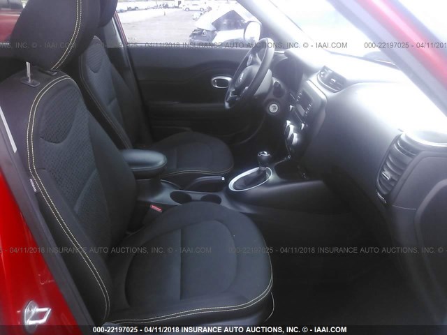 KNDJP3A52F7788095 - 2015 KIA SOUL + RED photo 5