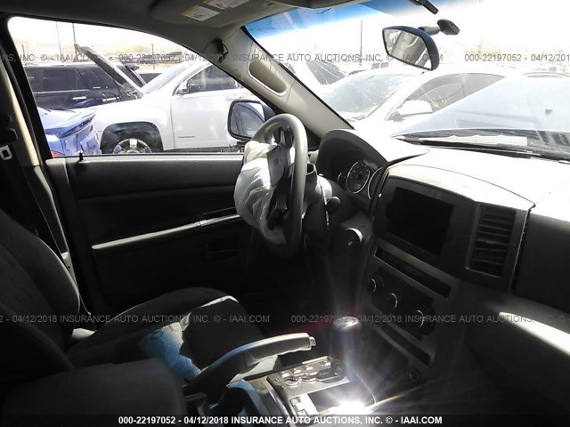 1J8HR48P17C700757 - 2007 JEEP GRAND CHEROKEE LAREDO/COLUMBIA/FREEDOM 灰色 照片 5