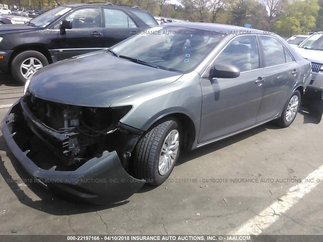 4T4BF1FK2CR203153 - 2012 TOYOTA CAMRY SE/LE/XLE 灰色 照片 2