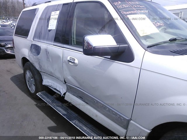 5LMJJ2J59AEJ00568 - 2010 LINCOLN NAVIGATOR 白色 照片 6