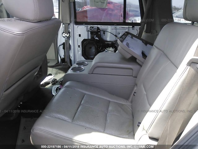 5LMJJ2J59AEJ00568 - 2010 LINCOLN NAVIGATOR 白色 照片 8