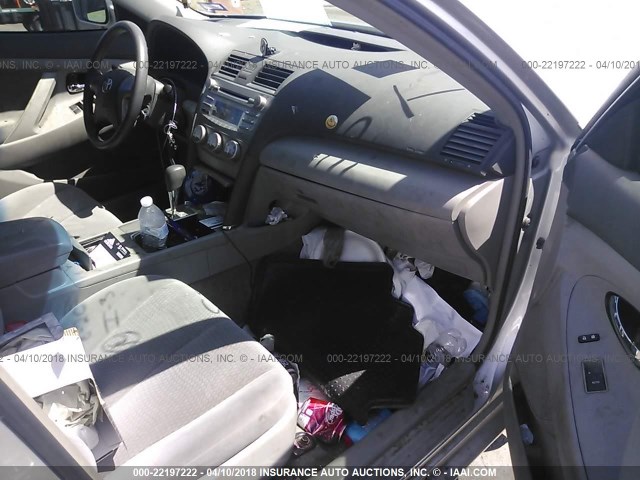 4T4BF3EK7AR030417 - 2010 TOYOTA CAMRY SE/LE/XLE 银色 照片 5