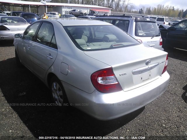 JTDBE32K020032069 - 2002 TOYOTA CAMRY LE/XLE/SE SILVER photo 3