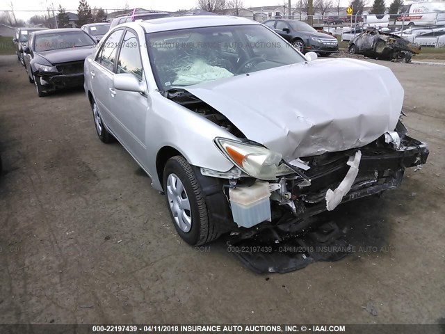4T1BE32K93U239694 - 2003 TOYOTA CAMRY LE/XLE/SE SILVER photo 2