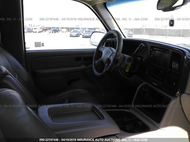 1GNFK16U76J155465 - 2006 CHEVROLET SUBURBAN K1500 WHITE photo 5