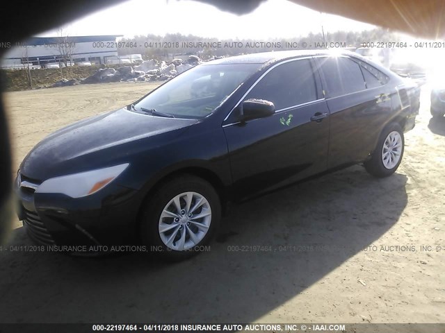 4T1BF1FK0HU646967 - 2017 TOYOTA CAMRY LE/XLE/SE/XSE 黑色 照片 2