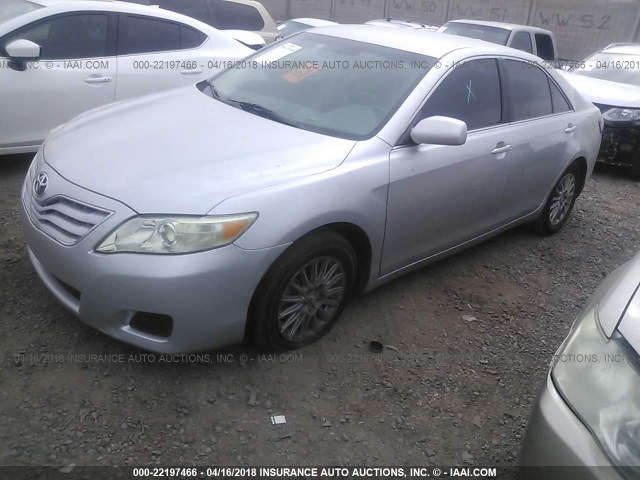 4T4BF3EK6BR106050 - 2011 TOYOTA CAMRY SE/LE/XLE SILVER photo 2