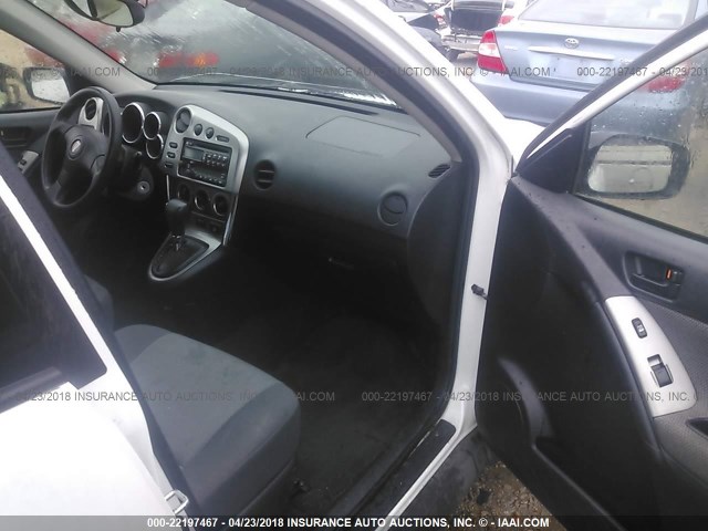 5Y2SL658X7Z410702 - 2007 PONTIAC VIBE WHITE photo 5