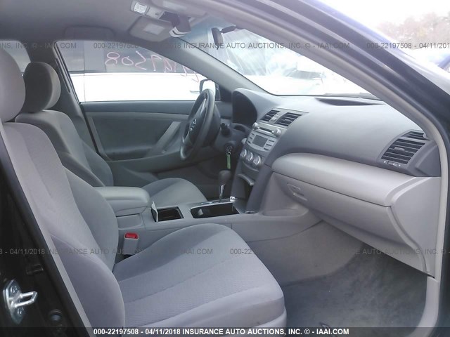 4T4BF3EK0BR121045 - 2011 TOYOTA CAMRY SE/LE/XLE BLACK photo 5